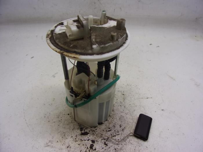 Gebruikte Tank element Pomp Alfa Romeo 147 (937) 1.6 Twin Spark 16V Prijs € 26,25 Margeregeling aangeboden door Reclycar De Boer BV