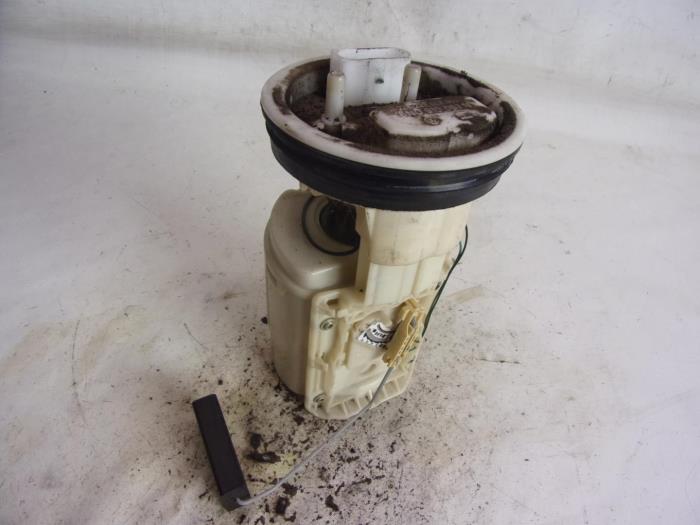 Gebruikte Tank element Pomp Volkswagen Polo III (6N1) 1.4i 60 Prijs € 26,25 Margeregeling aangeboden door Reclycar De Boer BV