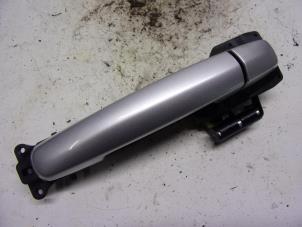 Gebruikte Portiergreep 2Deurs rechts Suzuki Swift (ZA/ZC/ZD1/2/3/9) 1.5 VVT 16V Prijs € 15,75 Margeregeling aangeboden door Reclycar De Boer BV