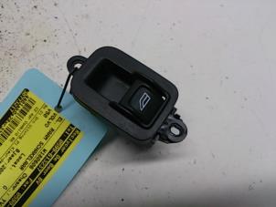 Gebruikte Elektrisch Raam Schakelaar Volvo V50 (MW) 1.8 16V Flexifuel Prijs € 15,75 Margeregeling aangeboden door Reclycar De Boer BV
