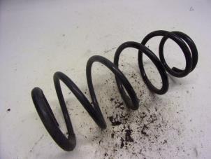 Gebruikte Veerschroef achter Nissan Pixo (D31S) 1.0 12V Prijs € 13,13 Margeregeling aangeboden door Reclycar De Boer BV