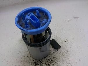 Gebruikte Tank element Pomp Volkswagen Polo V (6R) 1.2 TSI Prijs € 42,00 Margeregeling aangeboden door Reclycar De Boer BV