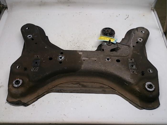 Gebruikte Subframe Opel Vivaro 1.9 DTI 16V Prijs € 26,25 Margeregeling aangeboden door Reclycar De Boer BV
