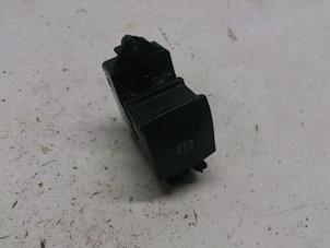 Gebruikte Handrem schakelaar Renault Grand Scénic III (JZ) 1.4 16V TCe 130 Prijs € 15,75 Margeregeling aangeboden door Reclycar De Boer BV