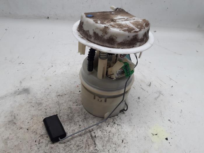 Gebruikte Tank element Pomp Peugeot 406 (8B) 2.0 16V ST,SV Prijs € 26,25 Margeregeling aangeboden door Reclycar De Boer BV