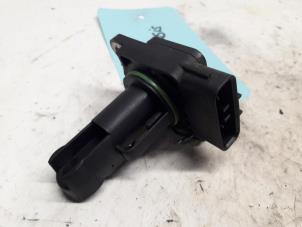 Gebruikte Luchthoeveelheidsmeter Toyota Avensis Wagon (T25/B1E) 2.2 D-4D 16V Prijs € 52,50 Margeregeling aangeboden door Reclycar De Boer BV