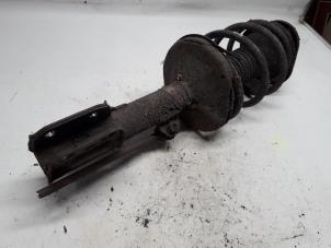 Gebruikte Schokdemper links-voor Toyota Avensis Wagon (T25/B1E) 2.2 D-4D 16V Prijs € 36,75 Margeregeling aangeboden door Reclycar De Boer BV