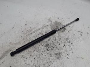 Gebruikte Gasveer rechts-achter Renault Clio III (BR/CR) 1.5 dCi 85 Prijs € 10,50 Margeregeling aangeboden door Reclycar De Boer BV