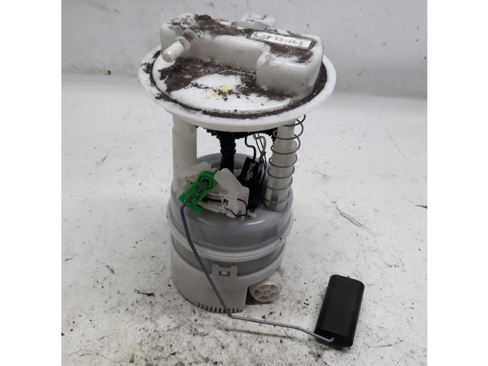 Gebruikte Tank element Pomp Renault Twingo II (CN) 1.2 16V Prijs € 42,00 Margeregeling aangeboden door Reclycar De Boer BV