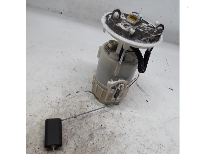 Gebruikte Tank element Pomp Renault Megane II Grandtour (KM) 2.0 16V Prijs € 26,25 Margeregeling aangeboden door Reclycar De Boer BV