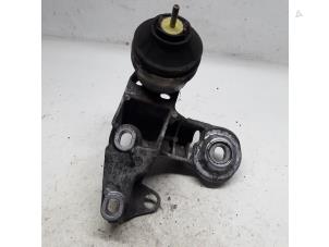 Gebruikte Motorsteun Volkswagen Passat Variant (3B6) 2.0 20V Prijs € 26,25 Margeregeling aangeboden door Reclycar De Boer BV