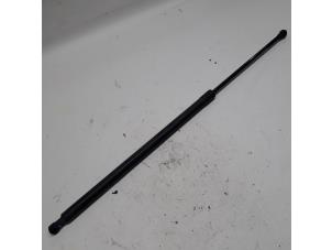 Gebruikte Gasveer links-achter Renault Grand Scénic III (JZ) 1.6 dCi Prijs € 10,50 Margeregeling aangeboden door Reclycar De Boer BV