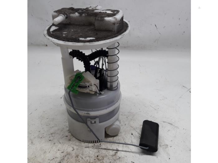 Gebruikte Tank element Pomp Renault Twingo II (CN) 1.2 Prijs € 26,25 Margeregeling aangeboden door Reclycar De Boer BV