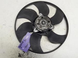 Gebruikte Koelvin Motor Renault Grand Scénic II (JM) 1.6 16V Prijs € 26,25 Margeregeling aangeboden door Reclycar De Boer BV