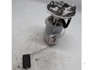 Gebruikte Tank element Pomp Renault Scénic II (JM) 2.0 16V Prijs € 26,25 Margeregeling aangeboden door Reclycar De Boer BV