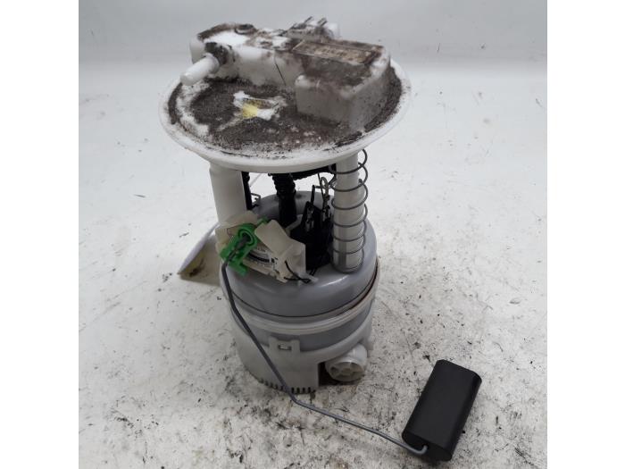 Gebruikte Tank element Pomp Renault Twingo II (CN) 1.2 16V Prijs € 26,25 Margeregeling aangeboden door Reclycar De Boer BV