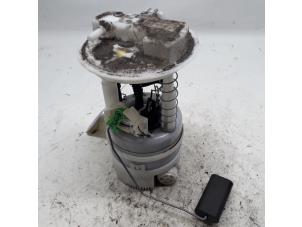 Gebruikte Tank element Pomp Renault Twingo II (CN) 1.2 16V Prijs € 26,25 Margeregeling aangeboden door Reclycar De Boer BV