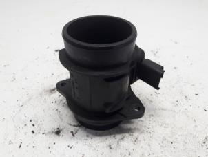 Gebruikte Luchthoeveelheidsmeter Peugeot 207/207+ (WA/WC/WM) 1.4 HDi Prijs € 36,75 Margeregeling aangeboden door Reclycar De Boer BV