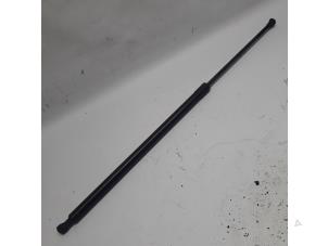 Gebruikte Kofferdekseldemper rechts-achter Renault Grand Scénic III (JZ) 1.5 dCi 110 Prijs € 10,50 Margeregeling aangeboden door Reclycar De Boer BV