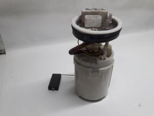 Gebruikte Tank element Pomp Volkswagen Polo IV (9N1/2/3) 1.2 12V Prijs € 26,25 Margeregeling aangeboden door Reclycar De Boer BV
