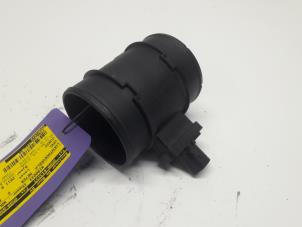 Gebruikte Luchthoeveelheidsmeter Opel Corsa D 1.3 CDTi 16V ecoFLEX Prijs € 42,00 Margeregeling aangeboden door Reclycar De Boer BV