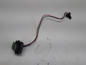 Gebruikte Kachel Weerstand Opel Vivaro 1.9 DI Prijs € 15,75 Margeregeling aangeboden door Reclycar De Boer BV