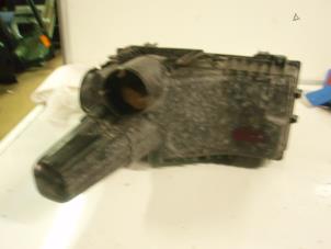 Gebruikte Luchtfilterhuis Citroen C8 (EA/EB) 2.0 16V Prijs € 36,75 Margeregeling aangeboden door Reclycar De Boer BV