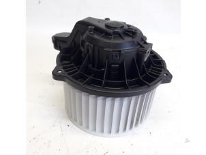 Gebruikte Chaufage Ventilatiemotor Kia Cee'd Sportswagon (JDC5) 1.0i T-GDi 12V 120 Prijs € 78,75 Margeregeling aangeboden door Reclycar De Boer BV