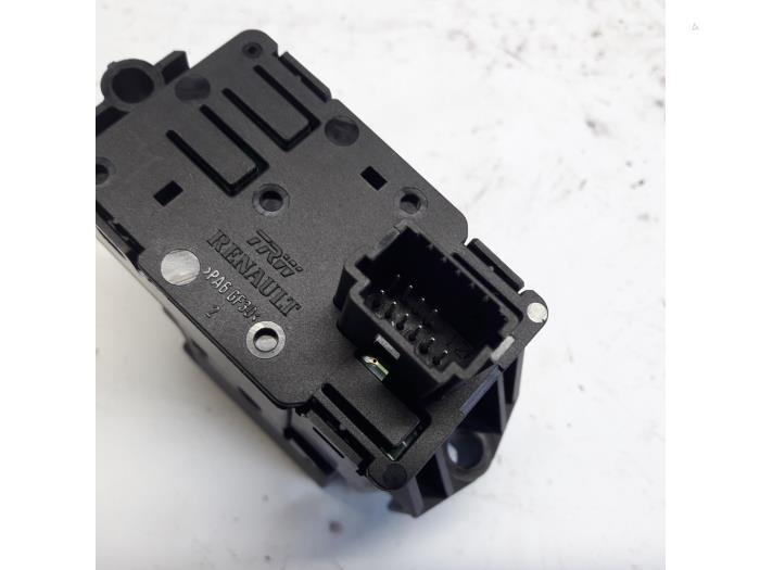 Handrem schakelaar van een Renault Grand Scénic III (JZ) 1.5 dCi 110 2012