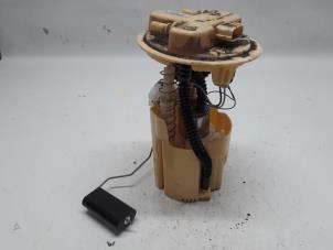 Gebruikte Tank element Pomp Renault Clio IV (5R) 1.5 Energy dCi 90 FAP Prijs € 42,00 Margeregeling aangeboden door Reclycar De Boer BV