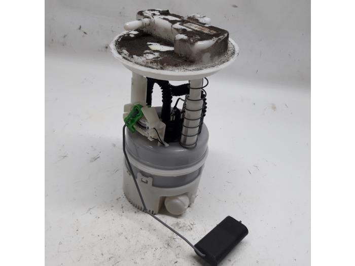 Gebruikte Tank element Pomp Renault Twingo II (CN) 1.2 Prijs € 26,25 Margeregeling aangeboden door Reclycar De Boer BV