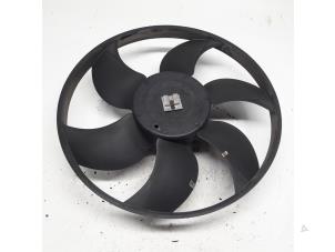 Gebruikte Koelvin Motor Renault Grand Scénic II (JM) 2.0 16V Prijs € 26,25 Margeregeling aangeboden door Reclycar De Boer BV