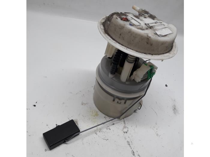 Gebruikte Tank element Pomp Citroen C5 II Break (RE) 2.0 16V Prijs € 26,25 Margeregeling aangeboden door Reclycar De Boer BV