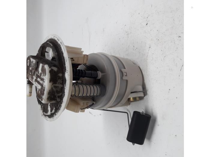 Gebruikte Tank element Pomp Renault Clio II (BB/CB) 1.2 16V Prijs € 26,25 Margeregeling aangeboden door Reclycar De Boer BV