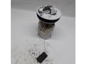Gebruikte Tank element Pomp Ford Fiesta 6 (JA8) 1.25 16V Prijs € 26,25 Margeregeling aangeboden door Reclycar De Boer BV