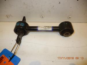 Gebruikte Reactiestang links-achter Volvo V40 (VW) 2.0 16V T4 Prijs € 21,00 Margeregeling aangeboden door Reclycar De Boer BV