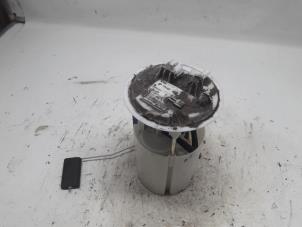 Gebruikte Brandstofpomp Elektrisch Renault Scénic III (JZ) 1.6 16V Prijs € 26,25 Margeregeling aangeboden door Reclycar De Boer BV