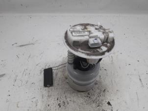 Gebruikte Tank element Pomp Renault Twingo II (CN) 1.2 16V Prijs € 42,00 Margeregeling aangeboden door Reclycar De Boer BV