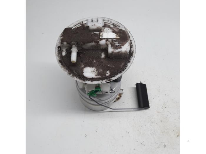 Gebruikte Tank element Pomp Renault Clio III (BR/CR) 1.4 16V Prijs € 26,25 Margeregeling aangeboden door Reclycar De Boer BV