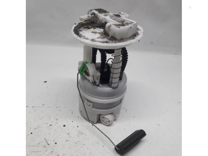 Gebruikte Tank element Pomp Renault Twingo II (CN) 1.2 Prijs € 26,25 Margeregeling aangeboden door Reclycar De Boer BV
