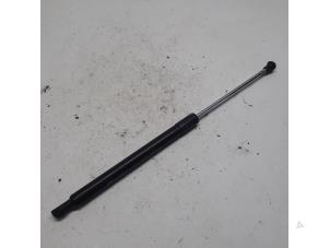 Gebruikte Gasveer rechts-achter Renault Clio III (BR/CR) 1.5 dCi FAP Prijs € 10,50 Margeregeling aangeboden door Reclycar De Boer BV