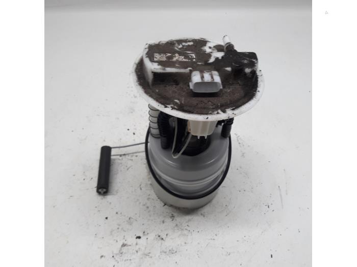 Gebruikte Tank element Pomp Renault Twingo II (CN) 1.2 16V Prijs € 26,25 Margeregeling aangeboden door Reclycar De Boer BV