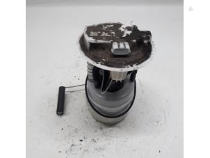 Gebruikte Tank element Pomp Renault Twingo II (CN) 1.2 16V Prijs € 26,25 Margeregeling aangeboden door Reclycar De Boer BV