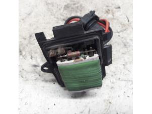 Gebruikte Kachel Weerstand Opel Vivaro 2.0 CDTI Prijs € 26,25 Margeregeling aangeboden door Reclycar De Boer BV