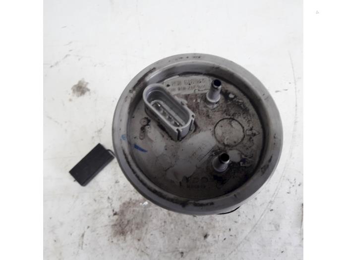 Gebruikte Tank element Pomp Volkswagen Passat Variant (3B6) 1.9 TDI 100 Prijs € 26,25 Margeregeling aangeboden door Reclycar De Boer BV
