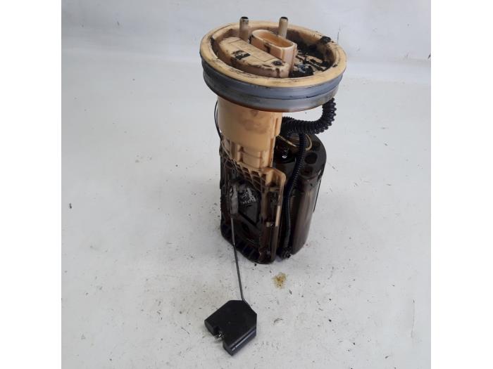 Gebruikte Tank element Pomp Volkswagen Transporter T5 1.9 TDi Prijs € 26,25 Margeregeling aangeboden door Reclycar De Boer BV