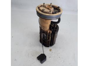Gebruikte Tank element Pomp Volkswagen Transporter T5 1.9 TDi Prijs € 26,25 Margeregeling aangeboden door Reclycar De Boer BV