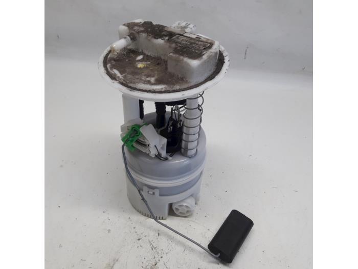 Gebruikte Tank element Pomp Renault Twingo II (CN) 1.2 16V Prijs € 26,25 Margeregeling aangeboden door Reclycar De Boer BV
