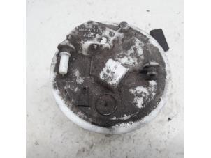 Gebruikte Tank element Pomp Renault Grand Scénic II (JM) 2.0 16V Prijs € 26,25 Margeregeling aangeboden door Reclycar De Boer BV