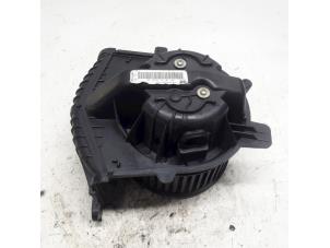 Gebruikte Kachel Ventilatiemotor Renault Grand Scénic II (JM) 2.0 16V Prijs € 52,50 Margeregeling aangeboden door Reclycar De Boer BV